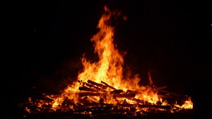 foguera-de-sant-Joan-300x168.jpg